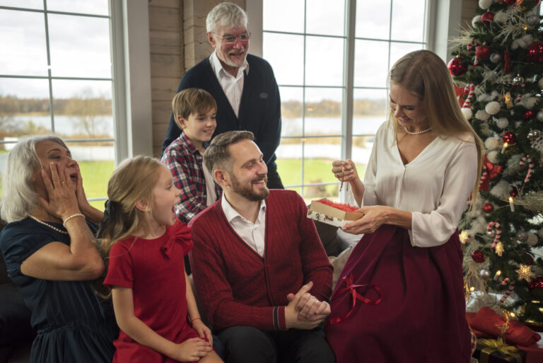 How to Start an Eye-Health Conversation with Loved Ones This Christmas